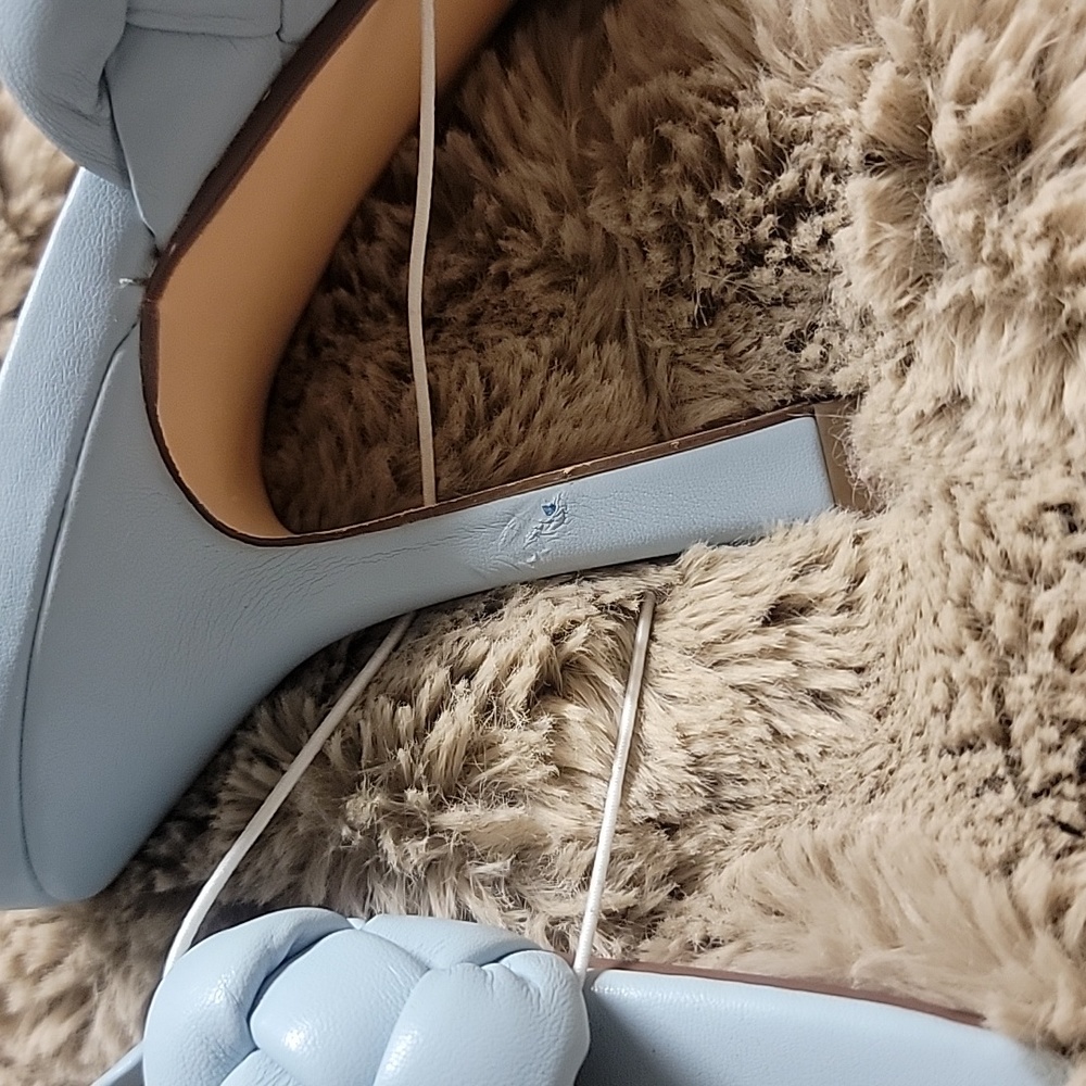 Heels - Picture 3 of 3